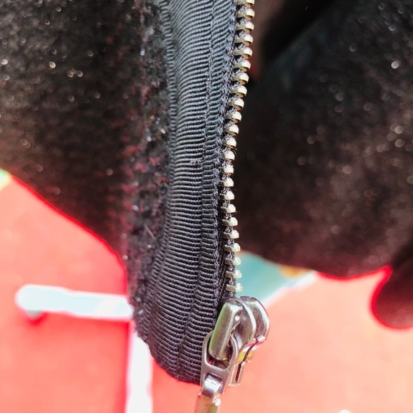 Gap size large Black tweed like jacket silver metallic threads slit sleeve - Picture 14 of 16